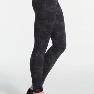 NWT $68 Spanx Look at Me Now Seamless Leggings Black Camo size Medium